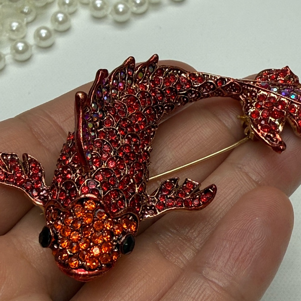 Betsey Johnson Sparkly Red Fish Brooch Pin - Picture 8 of 8